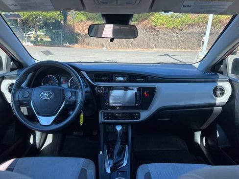 Used 2019 Toyota Corolla LE w/ LE Premium Package FWD image 9