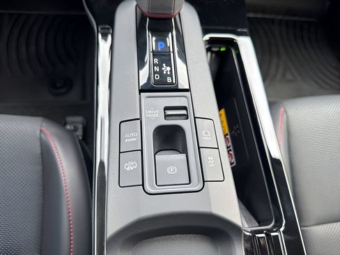 Used 2026 Toyota Prius Plug-In Hybrid FWD image 18