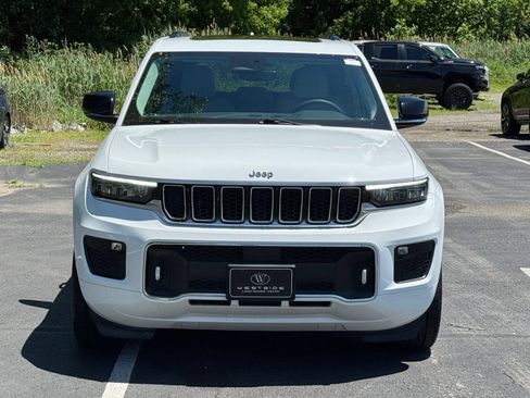 Used 2023 Jeep Grand Cherokee Overland AWD/4WD image 12