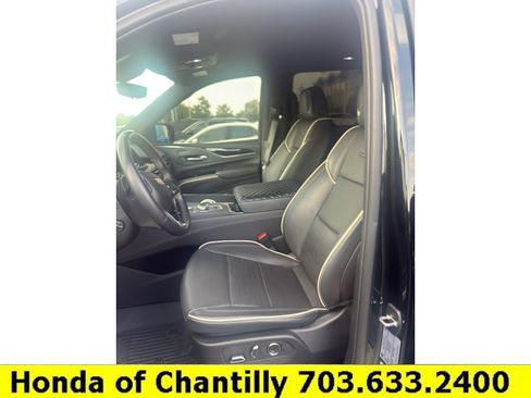 Used 2024 Cadillac Escalade Sport AWD/4WD image 3