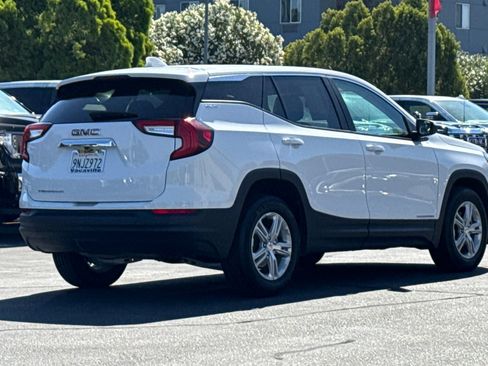 Used 2024 GMC Terrain SLE FWD image 5