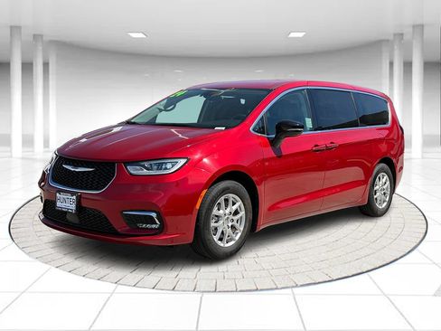 Used 2024 Chrysler Pacifica Touring-L FWD image 32