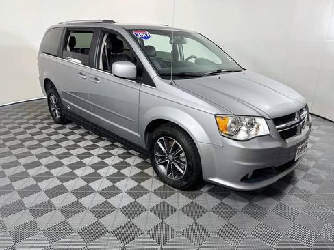 Used 2017 Dodge Grand Caravan SXT FWD image 1