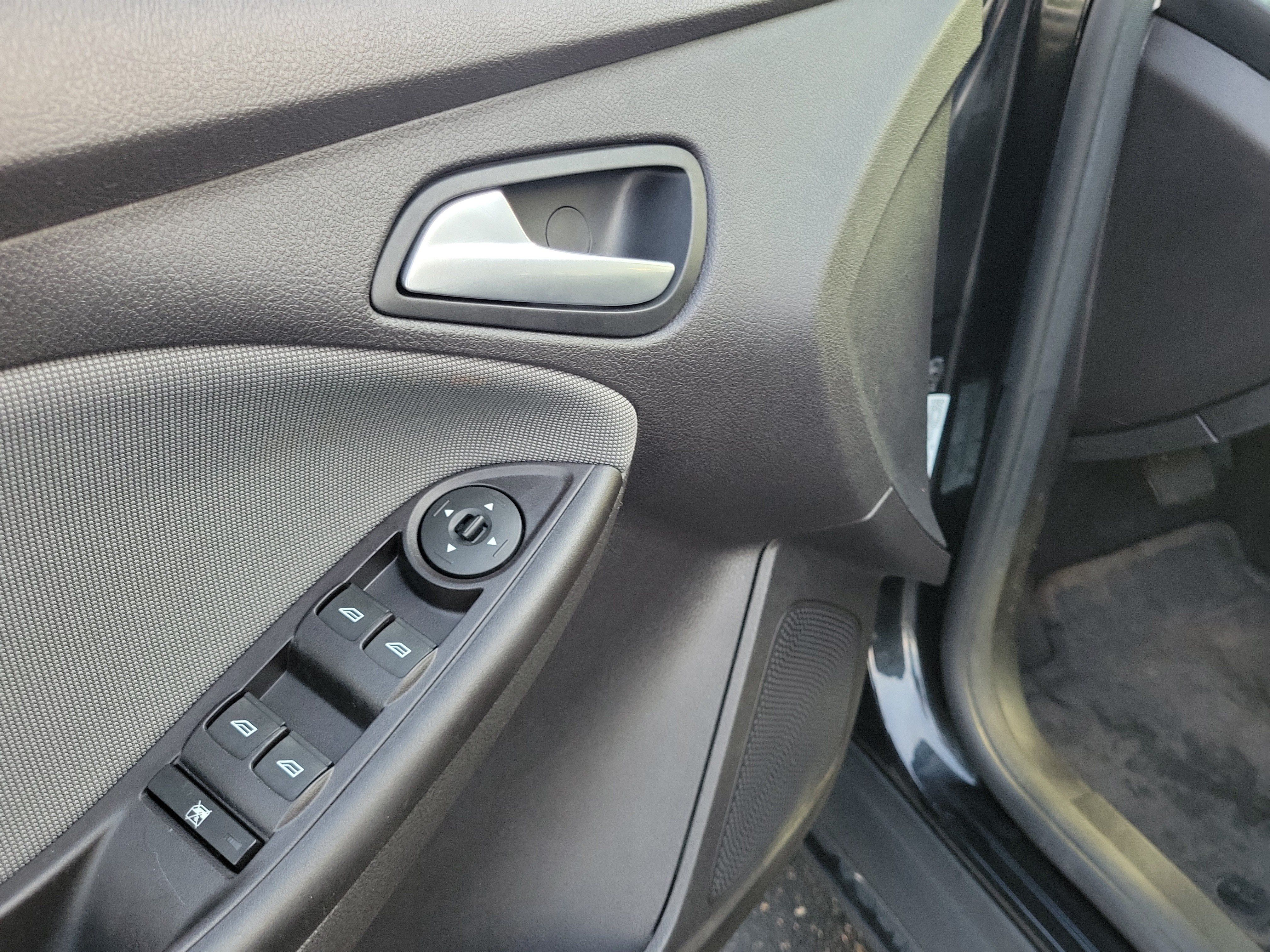 Used 2014 Ford Focus SE FWD image 18