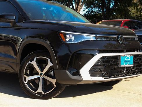 Certified 2025 Volkswagen Taos SEL image 2