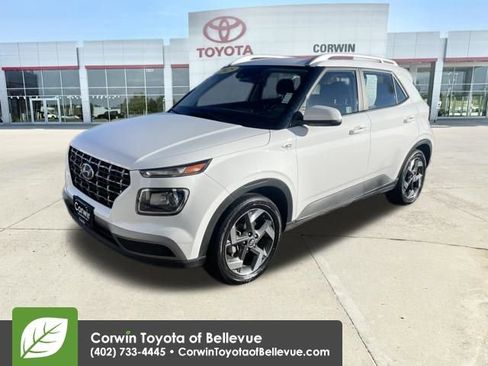Used 2025 Hyundai Venue SEL image 7