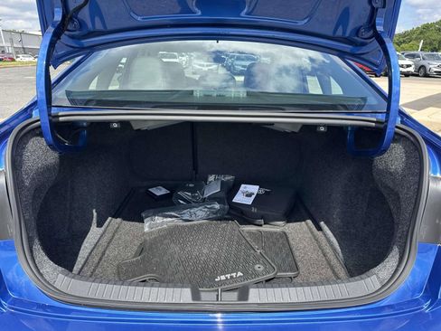 Certified 2023 Volkswagen Jetta SE w/ Panoramic Sunroof Package FWD image 11