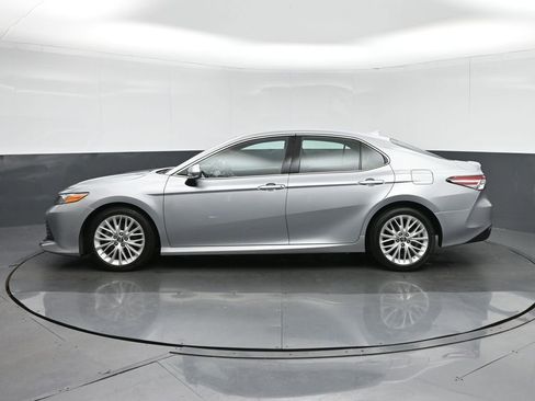 Used 2019 Toyota Camry XLE image 4