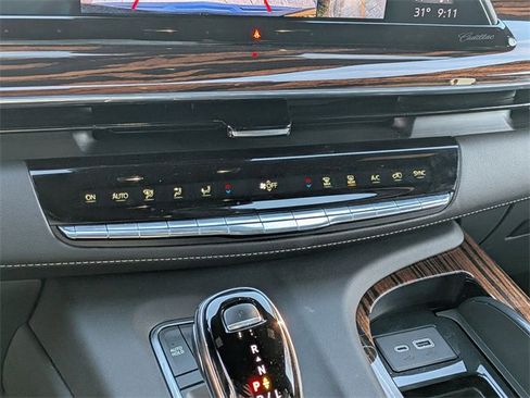 Used 2022 Cadillac Escalade ESV Luxury image 23