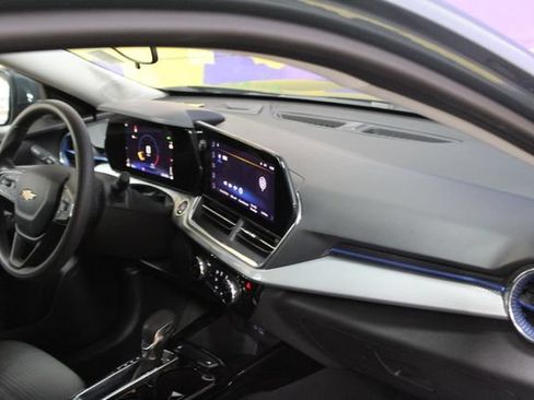 Used 2025 Chevrolet Trax LT FWD image 10