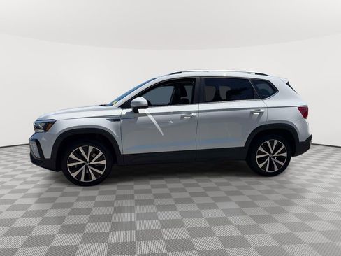 Used 2024 Volkswagen Taos SE FWD image 5