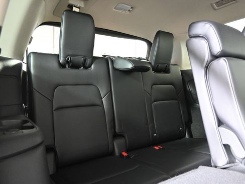 Used 2023 Nissan Pathfinder SL AWD/4WD image 17