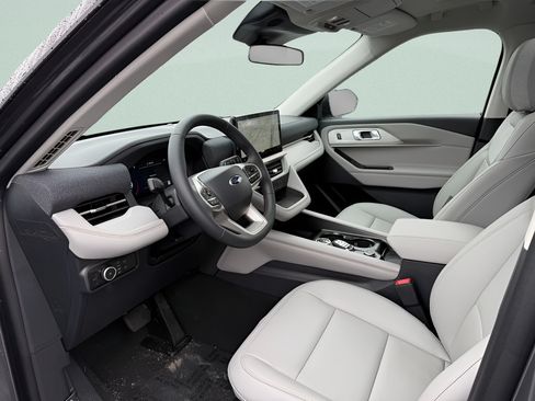 New 2026 Ford Explorer Active AWD/4WD image 3