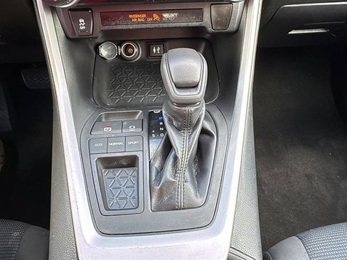 Used 2019 Toyota RAV4 LE image 23