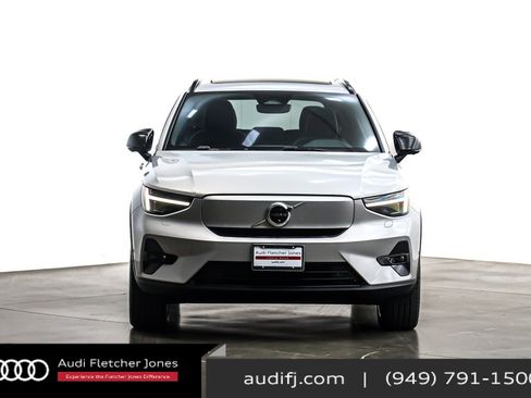 Used 2024 Volvo XC40 Recharge Ultimate image 3