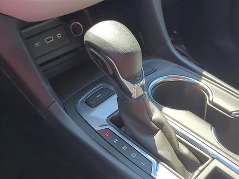 Used 2024 Chevrolet Equinox LT image 16