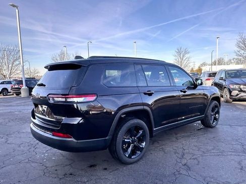 Used 2023 Jeep Grand Cherokee L Limited w/ Black Appearance Package image 8