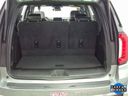 Used 2024 GMC Yukon SLT w/ SLT Luxury Package image 25