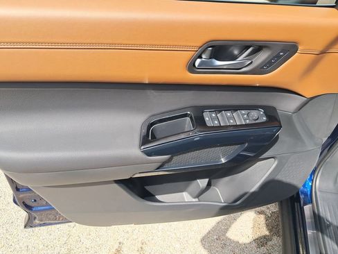 New 2026 Nissan Pathfinder Platinum w/ Lighting Package AWD/4WD image 11