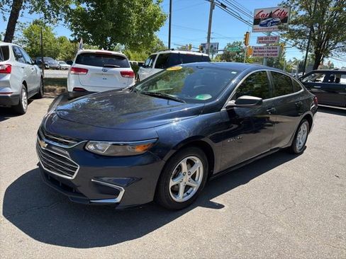 Used 2018 Chevrolet Malibu LS FWD image 2
