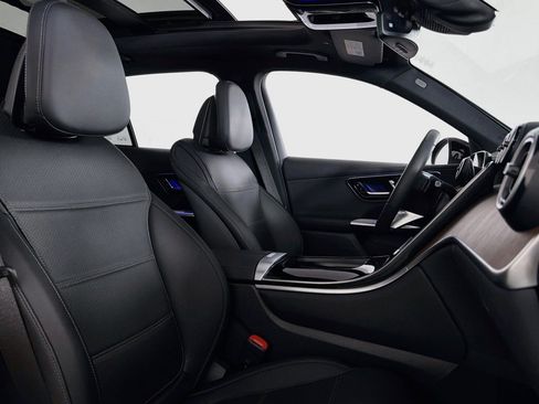 Certified 2026 Mercedes-Benz GLC 300 image 8