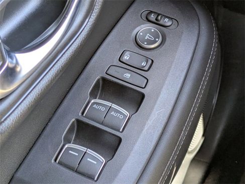 Used 2023 Honda HR-V EX-L image 24
