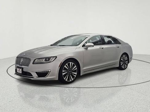 Used 2017 Lincoln MKZ Reserve image 3