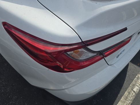 Used 2025 Toyota Camry SE w/ Convenience Package FWD image 5