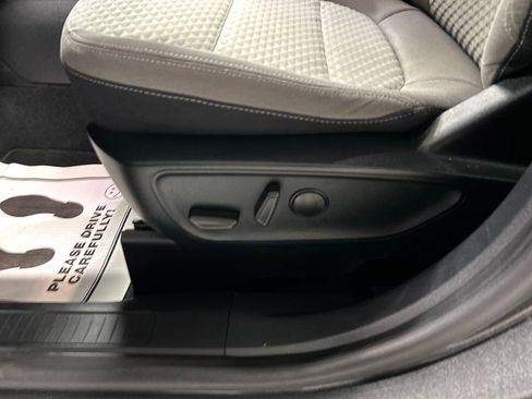 Used 2020 Ford Escape SE image 11