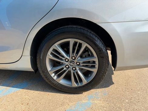 Used 2017 Toyota Camry XLE FWD image 5