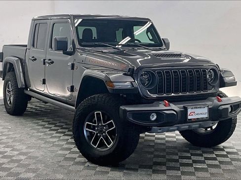 Used 2025 Jeep Gladiator Mojave image 11