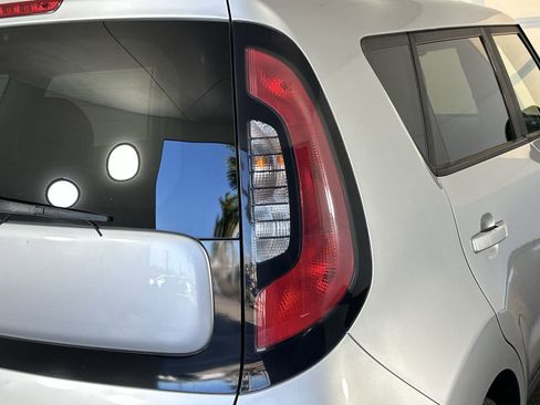 Used 2018 Kia Soul FWD image 25