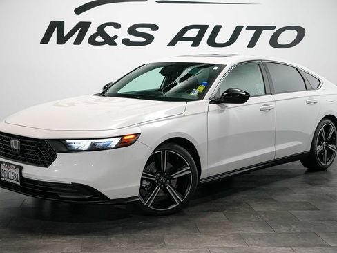 Used 2025 Honda Accord Sport image 2