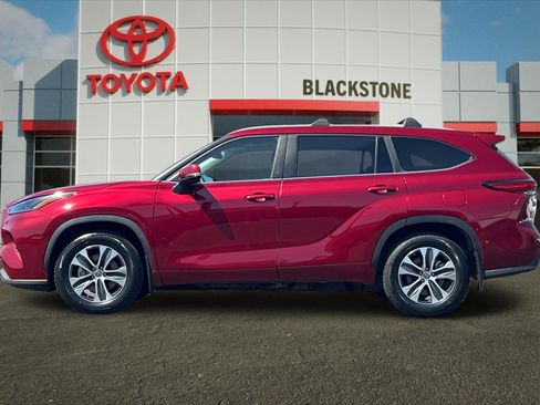 Used 2023 Toyota Highlander XLE FWD image 6