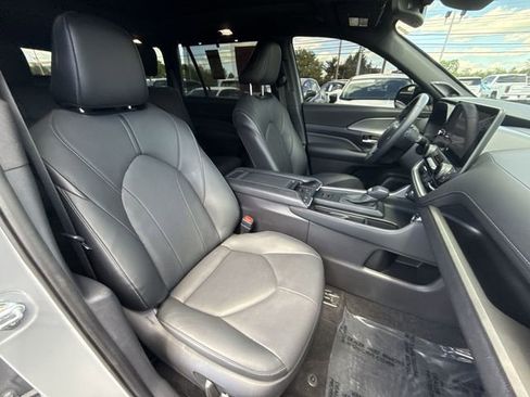Used 2025 Toyota Grand Highlander AWD Hybrid image 25