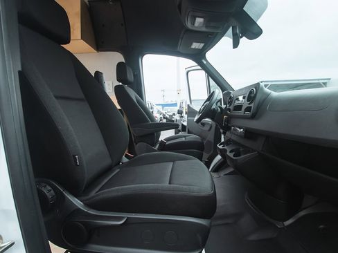 Used 2021 Mercedes-Benz Sprinter 2500 image 12