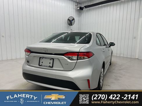 Used 2020 Toyota Corolla LE image 3
