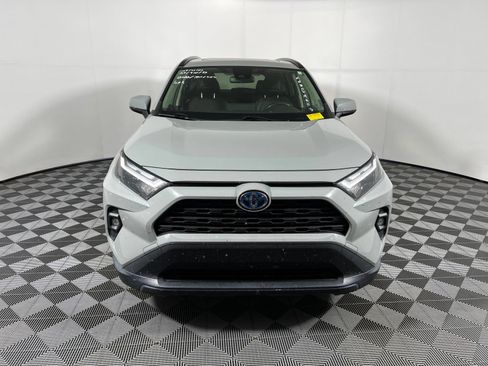 Used 2022 Toyota RAV4 XLE Premium AWD/4WD image 2
