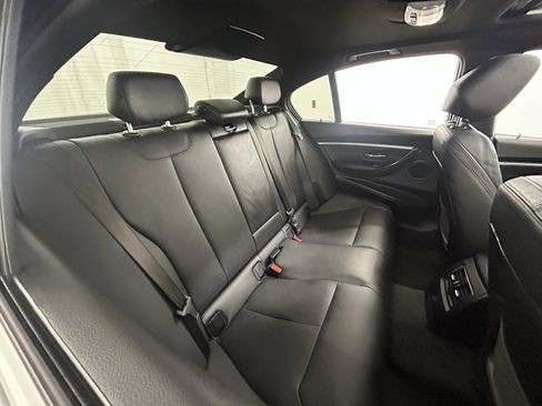 Used 2018 BMW 328d xDrive Sedan w/ Premium Package image 38