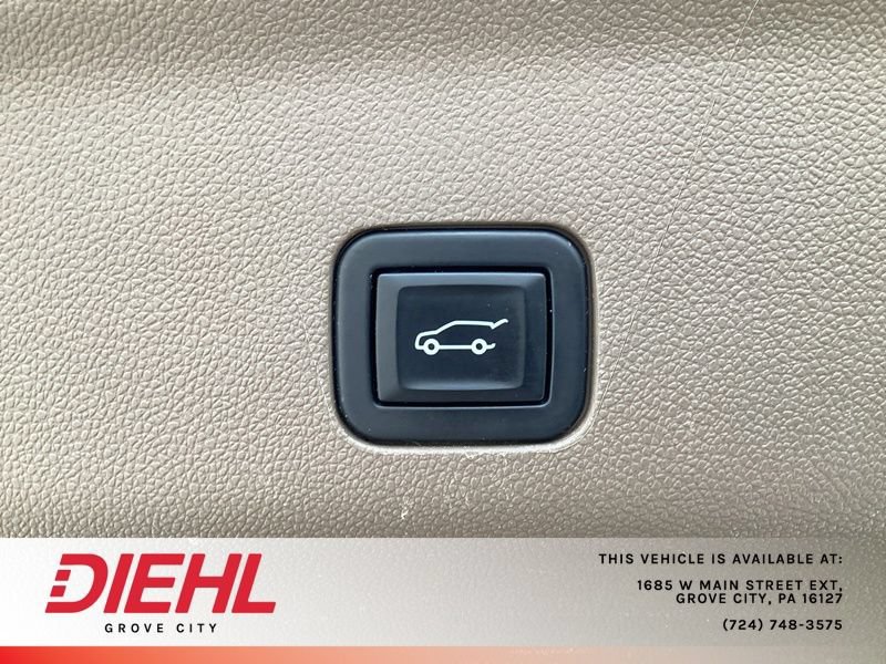 Certified 2022 GMC Yukon Denali w/ Denali Premium Package AWD/4WD image 18