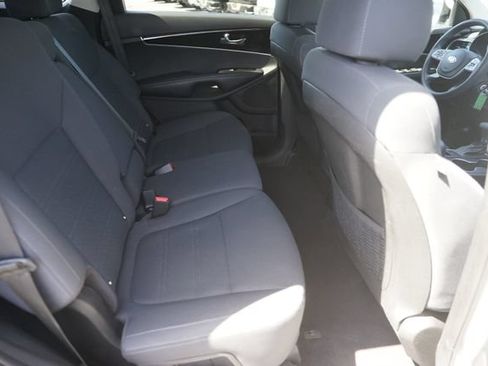 Used 2019 Kia Sorento FWD image 15