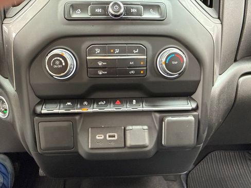 Used 2022 Chevrolet Silverado 1500 Custom AWD/4WD image 38