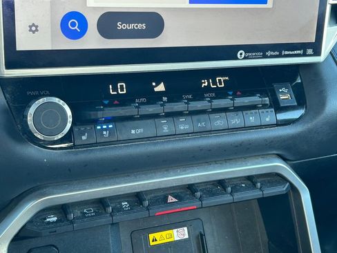 Used 2022 Toyota Tundra Platinum image 37