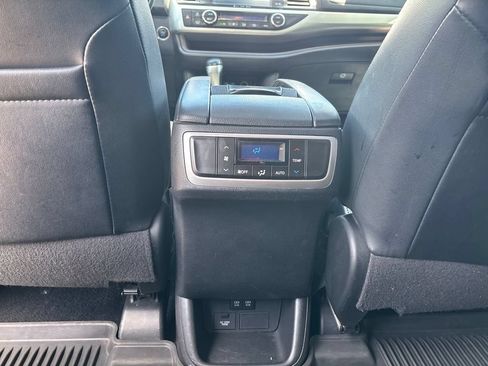 Used 2018 Toyota Highlander XLE AWD/4WD image 26