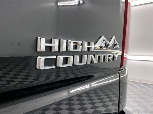 Used 2022 Chevrolet Silverado 1500 High Country w/ Technology Package image 8