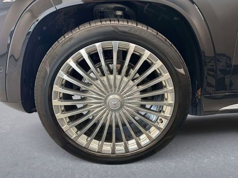 Used 2023 Mercedes-Benz Maybach GLS 600 4MATIC image 8