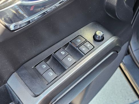 Used 2020 Toyota Tacoma TRD Off-Road w/ Technology Package image 18