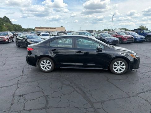Used 2025 Toyota Corolla LE FWD image 5
