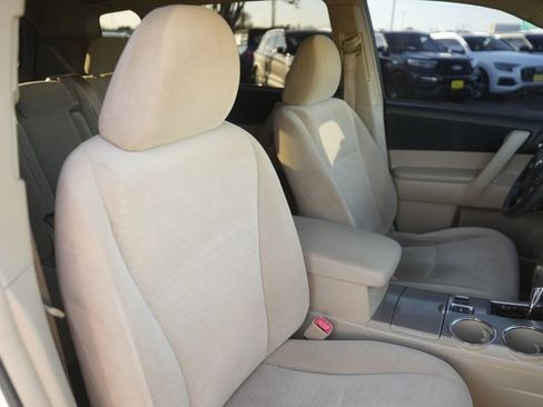 Used 2013 Toyota Highlander Plus image 19