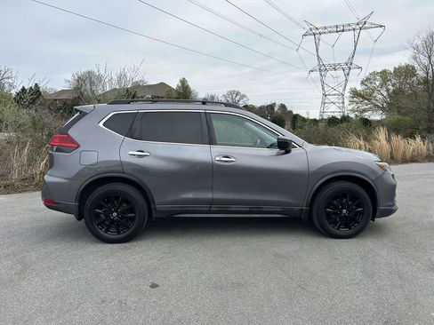 Used 2017 Nissan Rogue SV w/ Midnight Edition FWD image 2